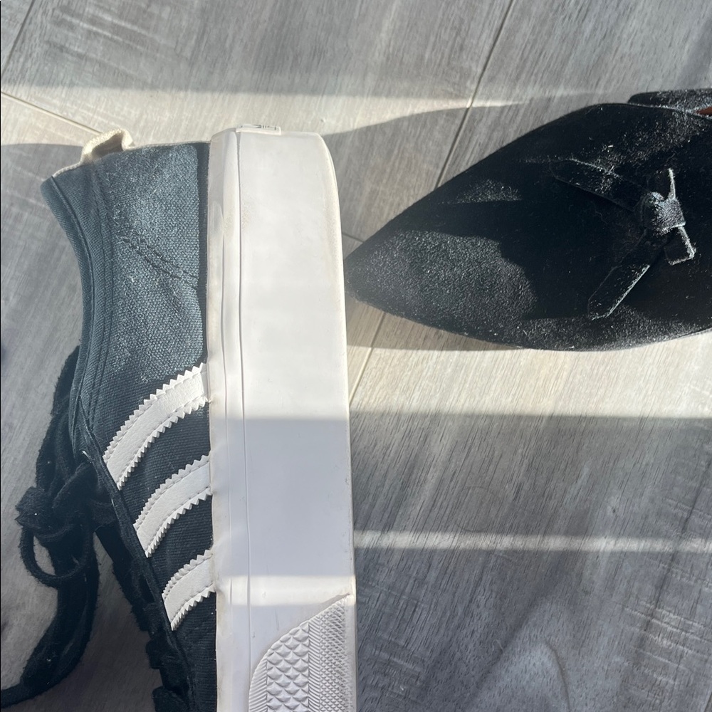 Adidas W 7.5 Black and White Platform Lace-Up Sneakers - Picture 13 of 13